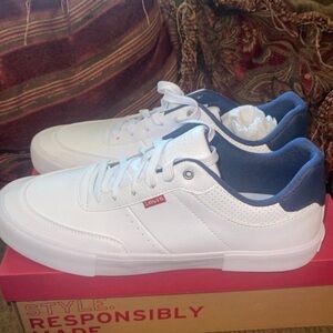 Levi's Men's White and Navy Sneakers Munro NM size 12